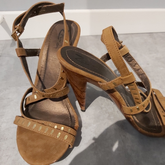 Cute wooden heels - Picture 2 of 4